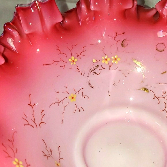 ❣HP❣Vintage Bridal Ruffle Cranberry & Milk Bowl - Picture 8 of 9